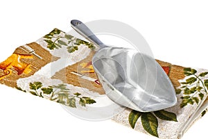 Dosing scoop and kitchen towel