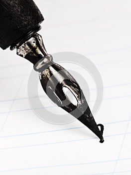 Dot letter I with metal nib