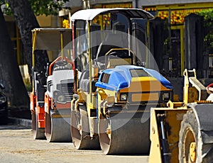 Double drum vibratory roller