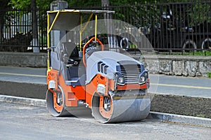 Double drum vibratory roller