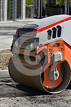 Double drum vibratory roller