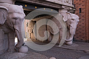 Gate of double elephants