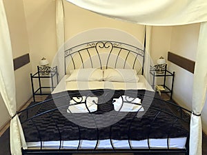 Double master bed classic style