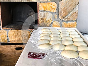 Masa horneando pimientos en turco horno 