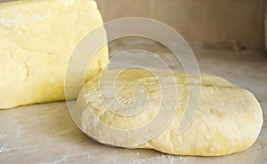 dough and rocking, Preparation of the dough.