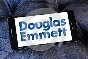 Douglas Emmett logo