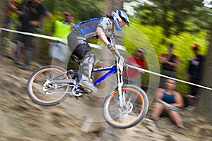 Downhill Mountainbiker