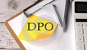 DPO word on a yellow sticky with calculator, pen and clipboard