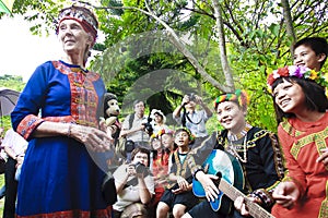 Dr. Jane Goodall aboriginal children in Taitung