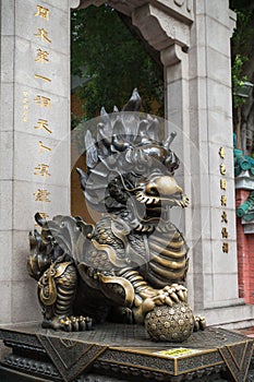 Dragon statue at the entrance to the Wong Tai Sin Temple