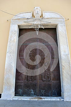 Dragonea - Portone di entrata della Chiesa di San Pietro e Paolo photo