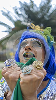 Dragqueen in her green and yellow outfit and makeup