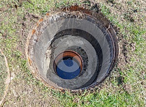 Drain gutter manhole