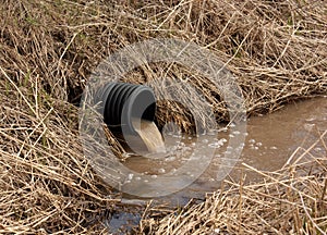 Acqua drenaggio tubo 