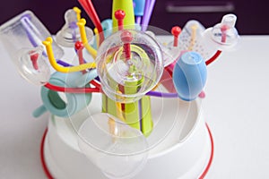 Drainer full of baby plastic tableware objects