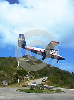 Dramatic Winair plane landing at St Barts airport