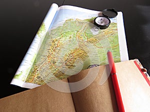 draw the travel itinerary on the pad