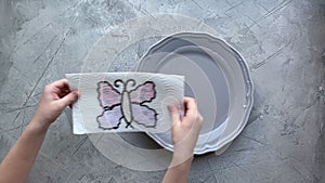 Drawing a butterfly on a napkin, put in a plate of water, show the color will appear, magic craft for children.