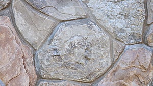 Natural stones in the decoration of the exterior space