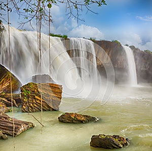 Dray Nur waterfall