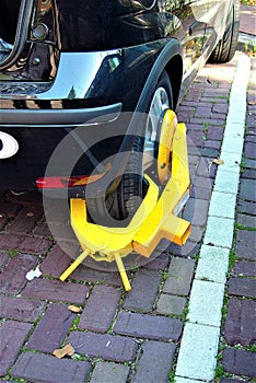 Dreaded WHEEL BOOT on a car in Amsterdam