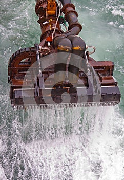 Dredging head