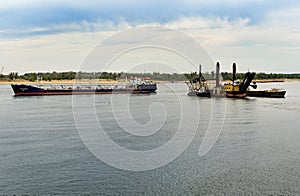 Dredging platform and cargo ship
