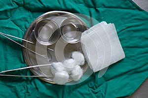 Dressing wound set.