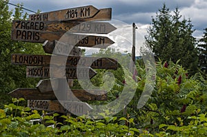 DreÅ¾nik, Stari Grad DreÅ¾nik, Croatia, Plitvice lakes area, distance, road sign, landscape, Europe