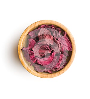 Dried beetroot chips.