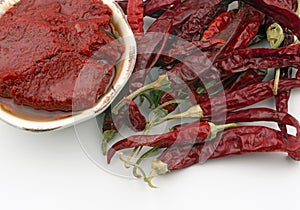 Dried chili peppers and tomato paste