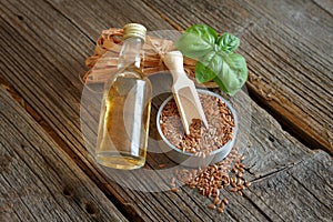 Dried linseed with macerated oil