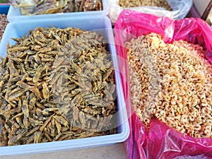 Dried meat of oyster mussel and peeled shrimps
