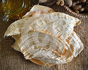 Dried Pueraria mirifica or White Kwao Krua