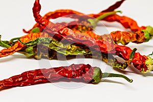Dried red chili pepper, many benefits, stimulates the appetite and blood circulation, relieves muscle pain, antibacterial,