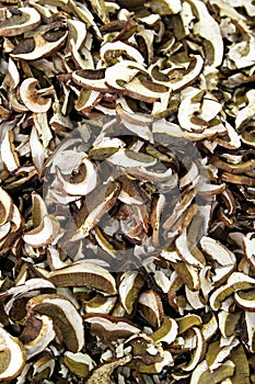 Dried scliced mushrooms