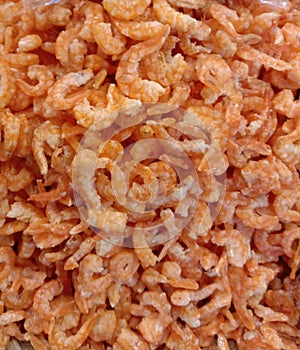 Dried shrimp is a dry food. By drying to prevent food spoilage .