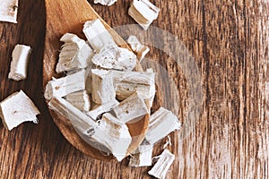 Dried and sliced marshmallow root