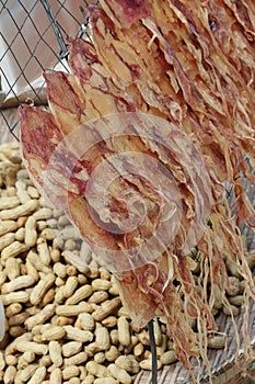 Dried squid and boiled peanuts