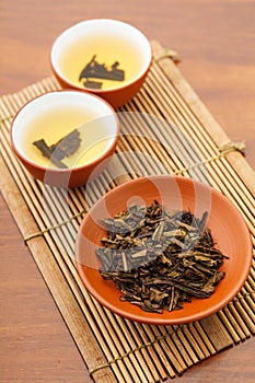 Dried tea leave