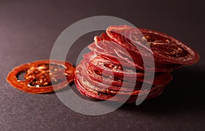 Dried tomato chips