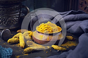 Dried turmeric roots and powder
