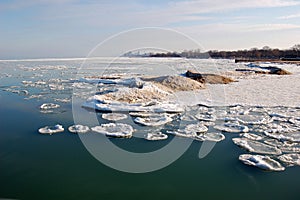 Drifting ice