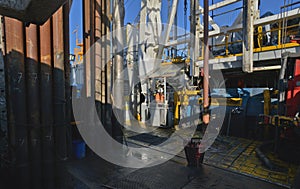 Driling module on the working deck of an offshore platform