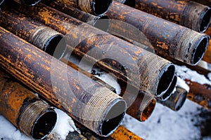 Drill pipes with oil drops