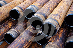 Drill pipes with oil drops