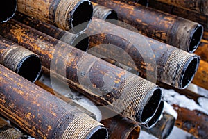 Drill pipes with oil drops