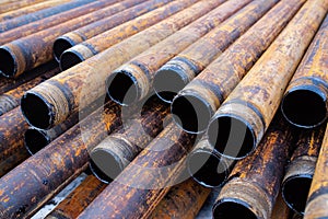 Drill pipes with oil drops