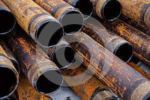 Drill pipes with oil drops