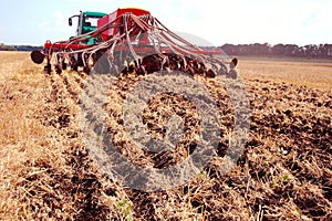 Drill seeds by No-till photo